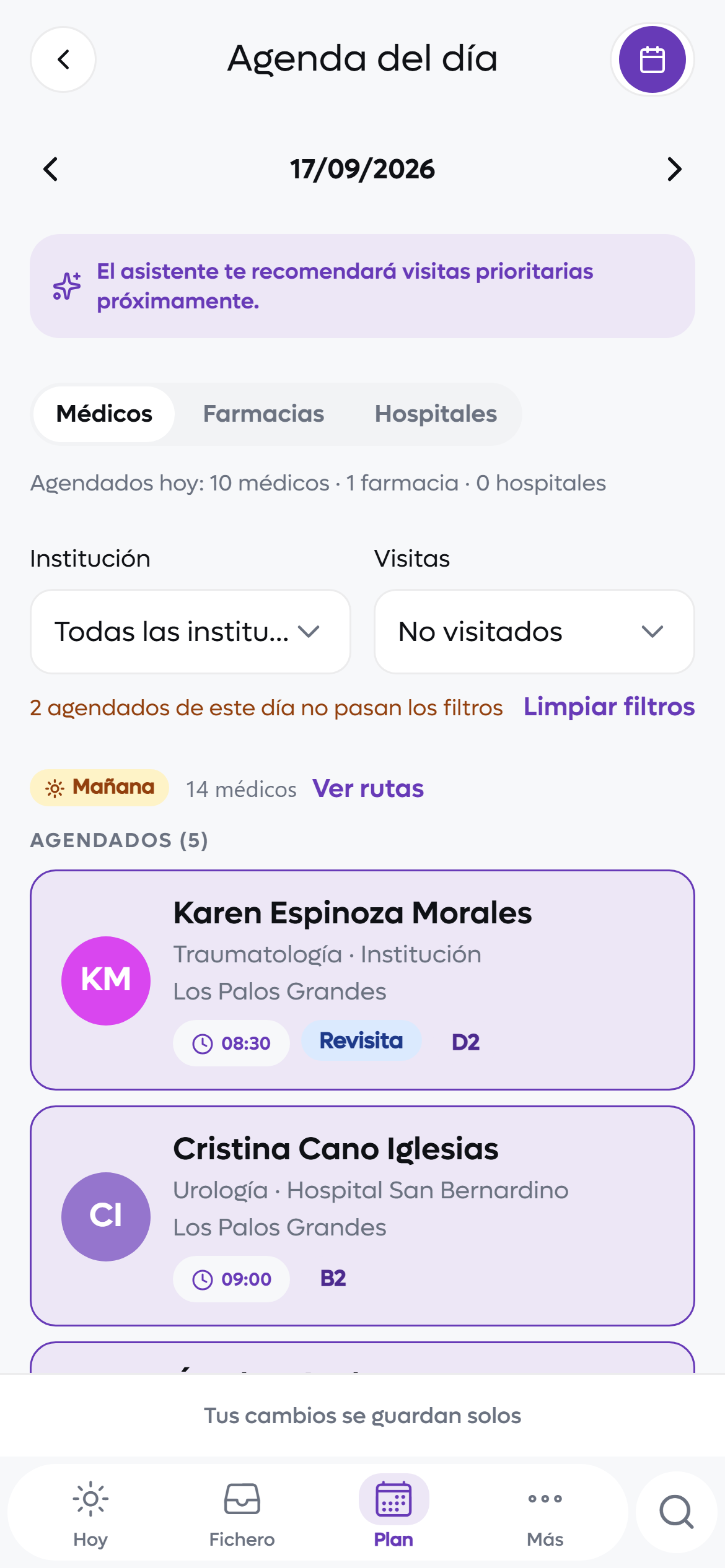 Agenda de mañana en la app móvil con los médicos agendados por hora, su especialidad y las revisitas pendientes